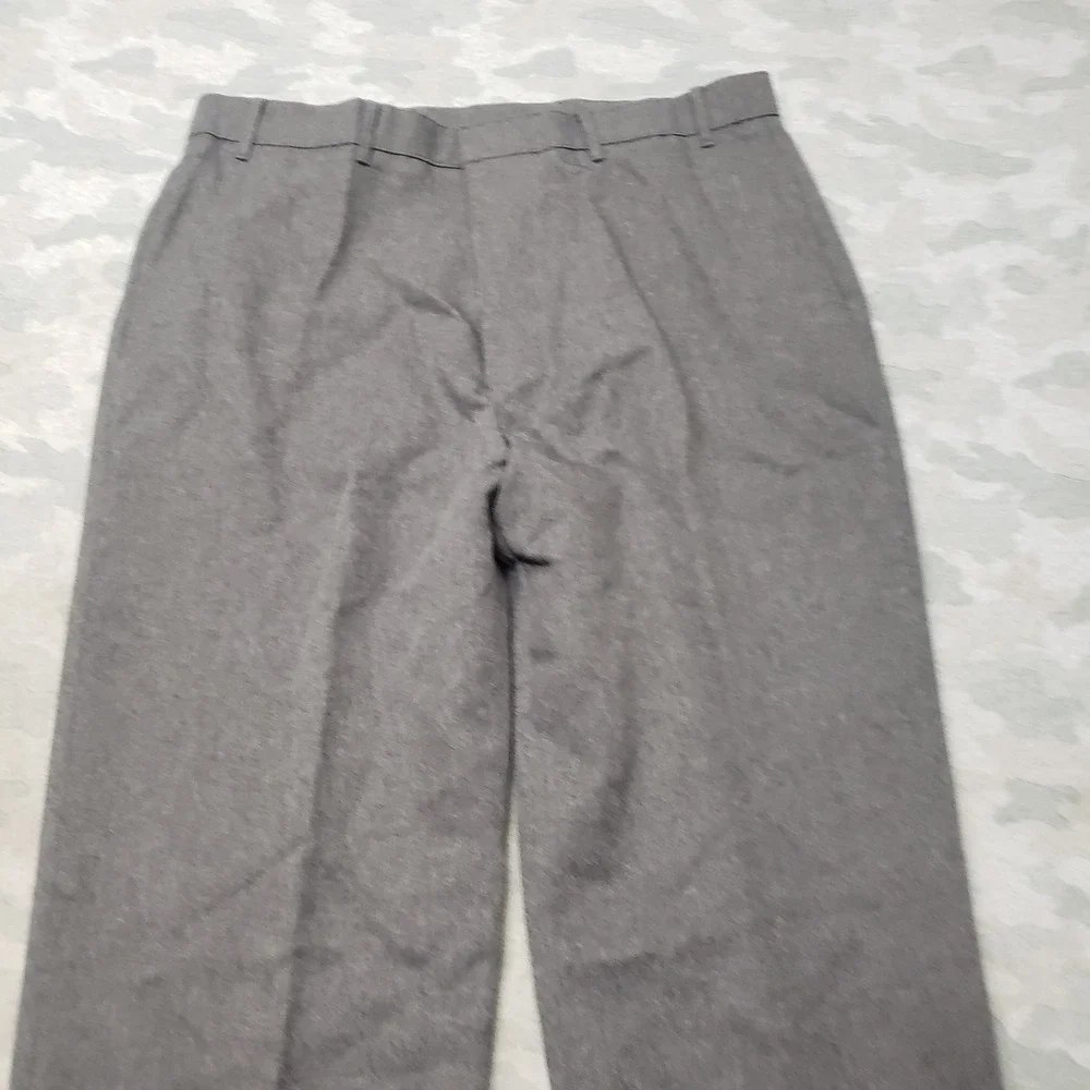 VTG Levi's Strauss & Co. Pants Mens 38x32 Gray Pockets Flat Front